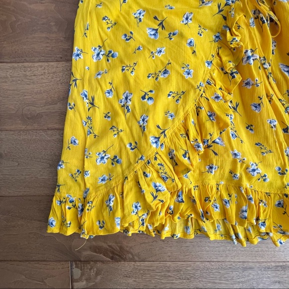 Yellow Floral Mock Wrap Mini Dress || size L fits more like a M - Picture 4 of 7